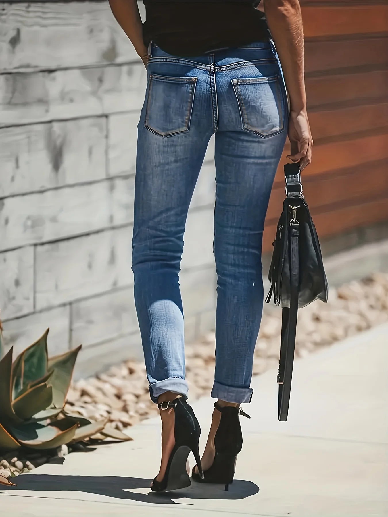 Chic Distressed Skyline Jeans