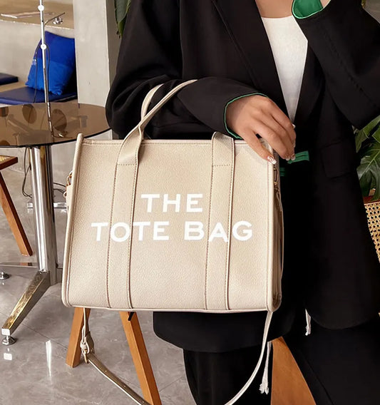 Chic Voyager Tote: Style Meets Sac